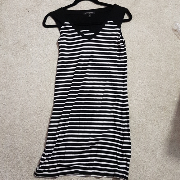 Sleeveless summer dress from Banana Republic - Picture 1 of 2
